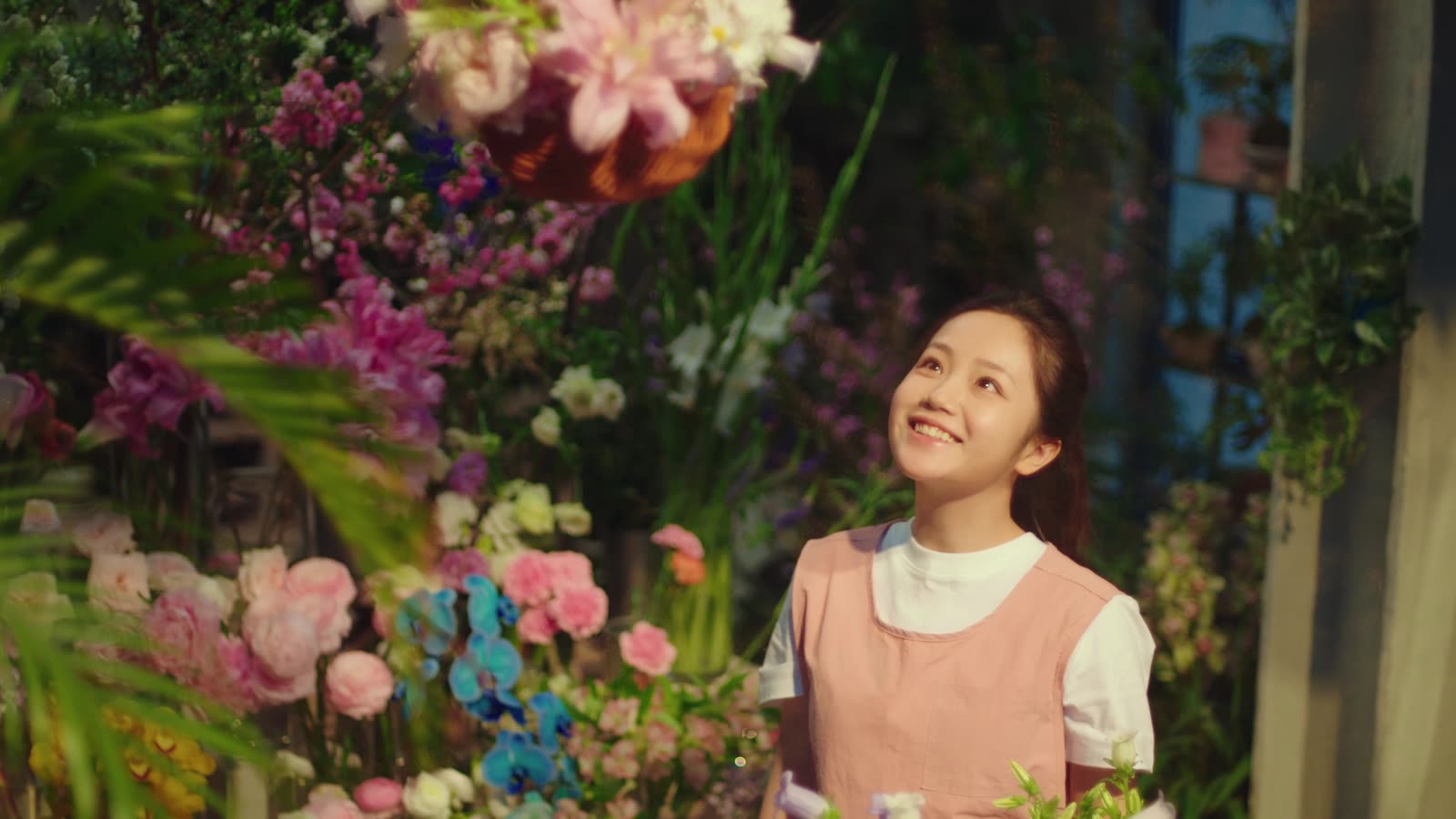 妇女节公益广告片《她绽放》 封面